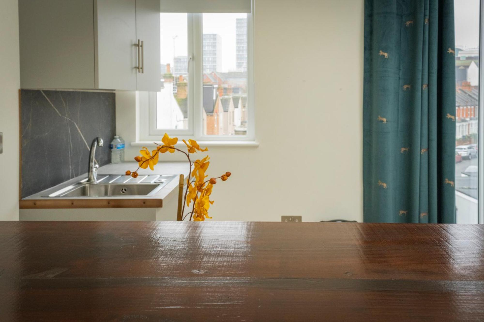 Luxurious London Studios 해로우 외부 사진